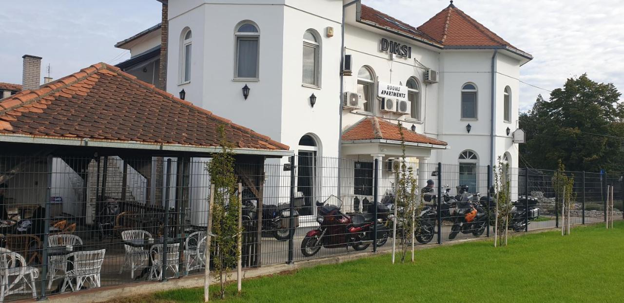 Apartmani Diksi ซเรนยานิน ภายนอก รูปภาพ
