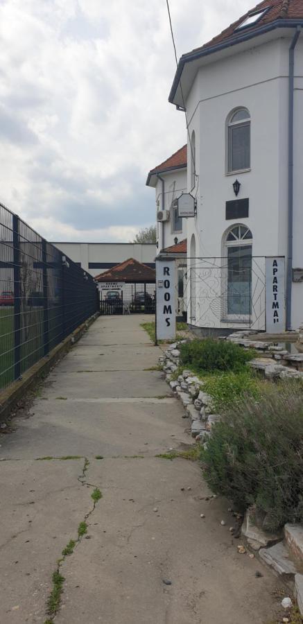 Apartmani Diksi ซเรนยานิน ภายนอก รูปภาพ