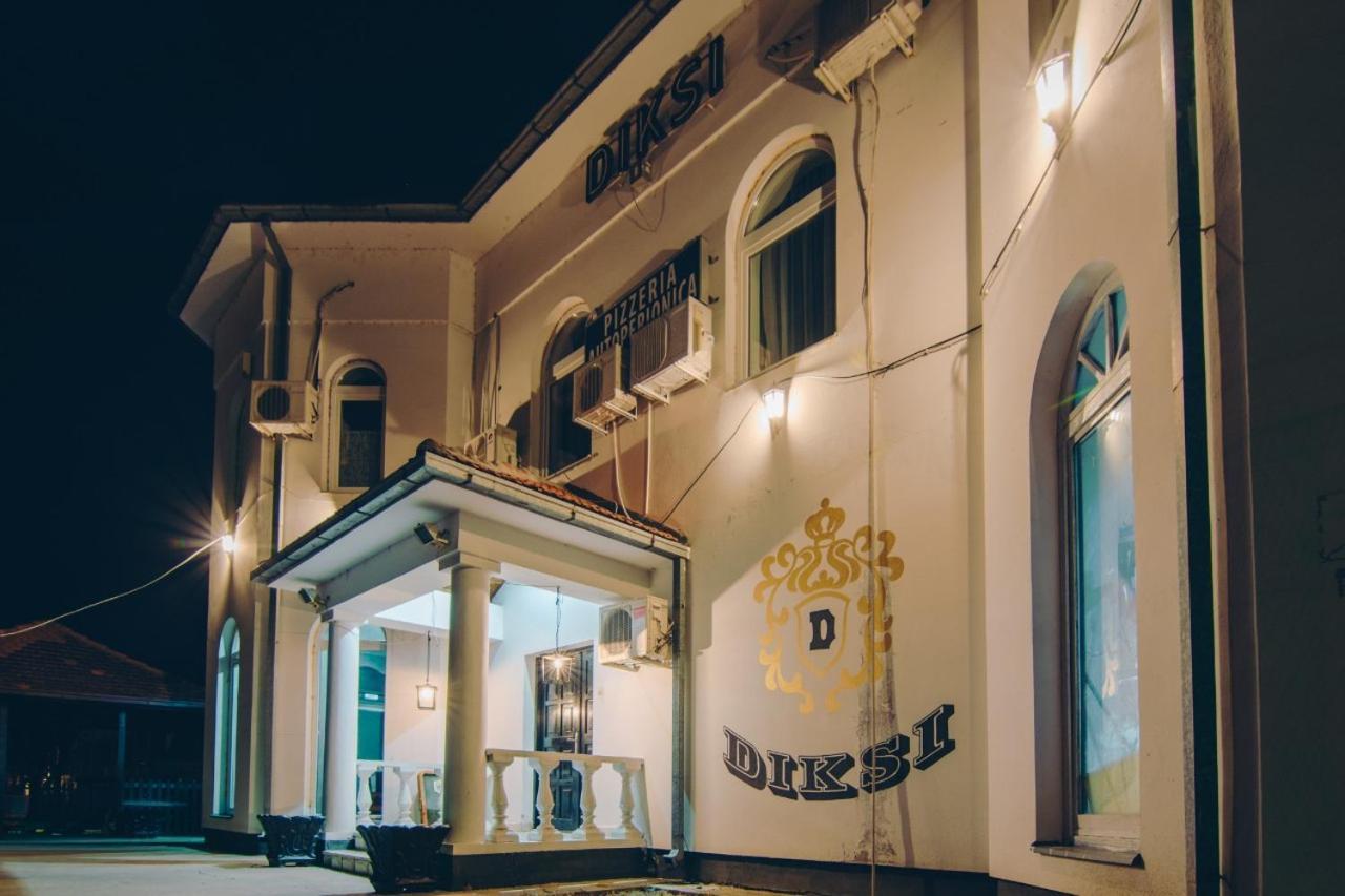 Apartmani Diksi ซเรนยานิน ภายนอก รูปภาพ