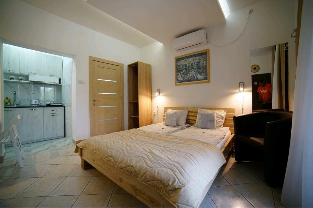 Apartmani Diksi ซเรนยานิน ภายนอก รูปภาพ